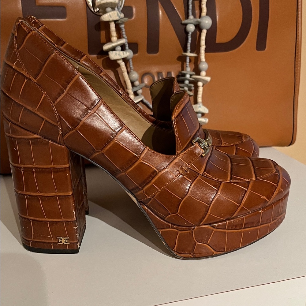 Sam Edelman Brown Croc-Embossed Platform tyLoafers